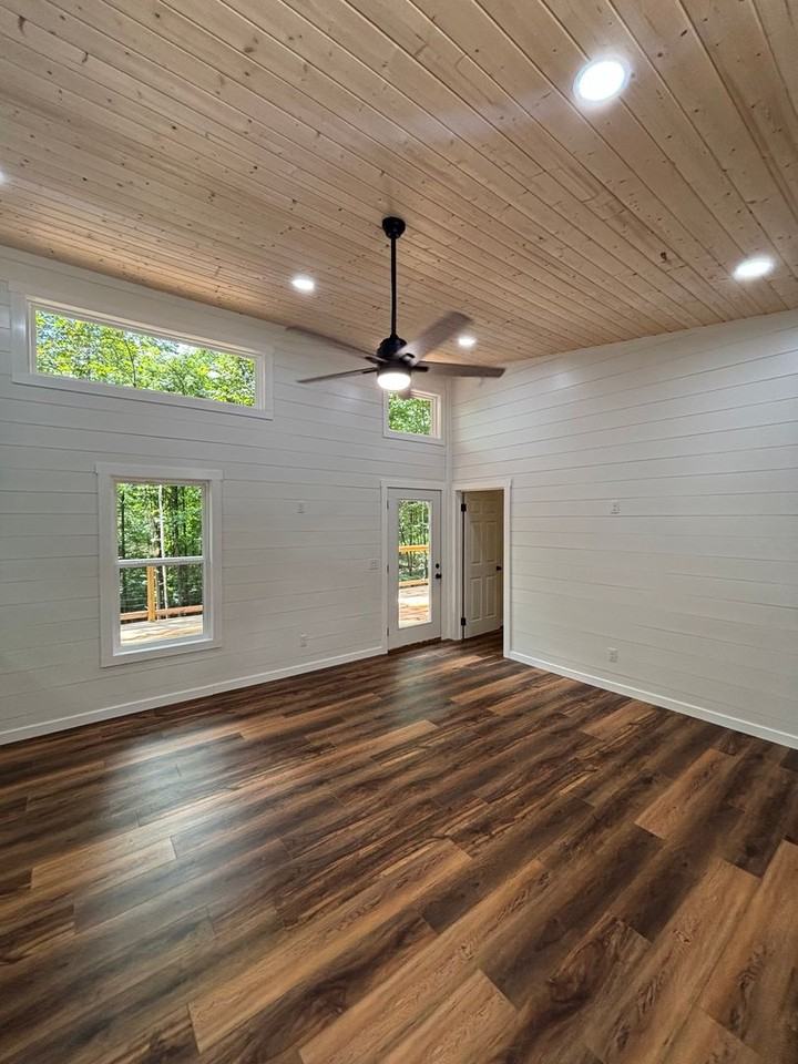 8662 Lakeshore Dr - Photo 2 of 13