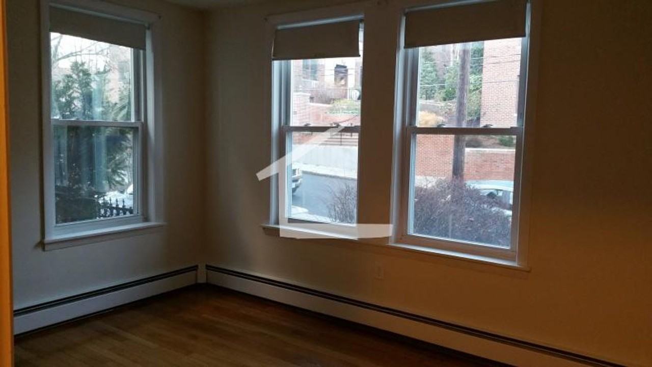 312 Tappan Street - Photo 3 of 7