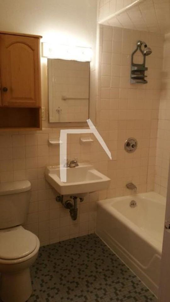 312 Tappan Street - Photo 4 of 7