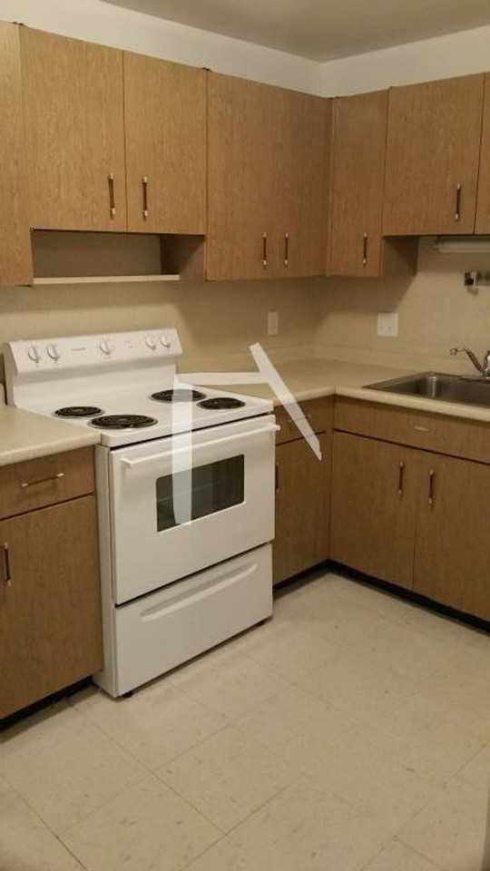 312 Tappan Street - Photo 5 of 7