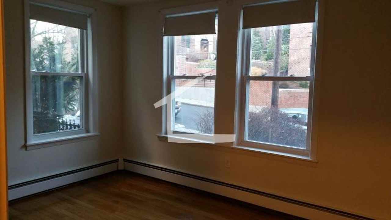 312 Tappan Street - Photo 6 of 7