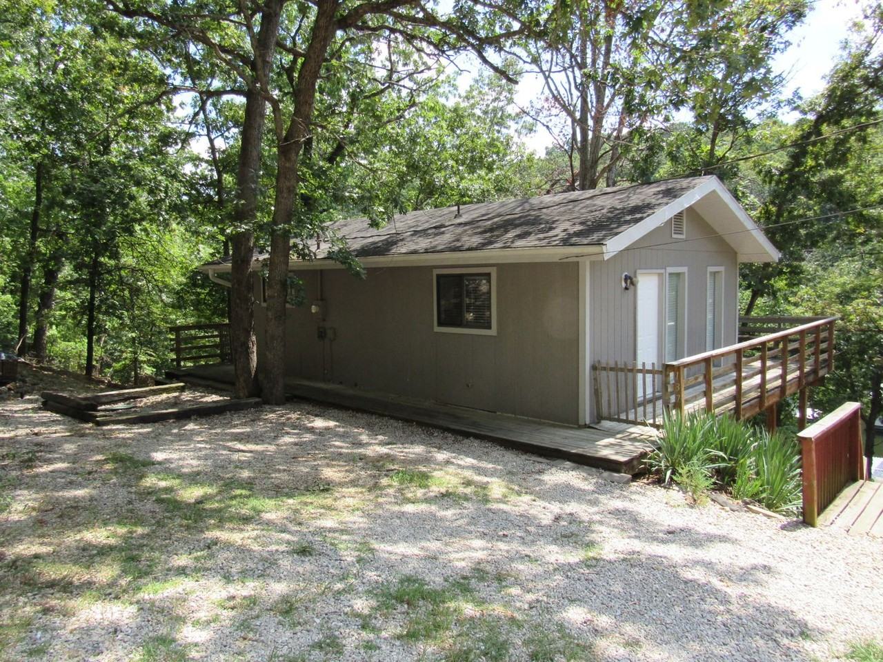 137 Walnut Dr - Photo 2 of 22