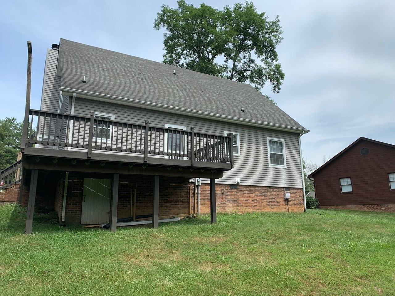 208 Woodbine Dr - Photo 2 of 21