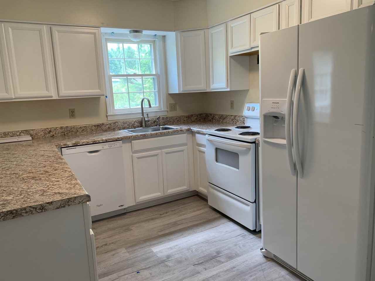 208 Woodbine Dr - Photo 4 of 21