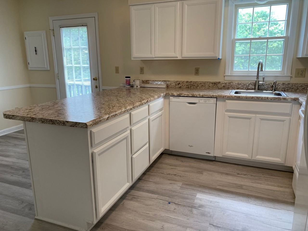 208 Woodbine Dr - Photo 6 of 21