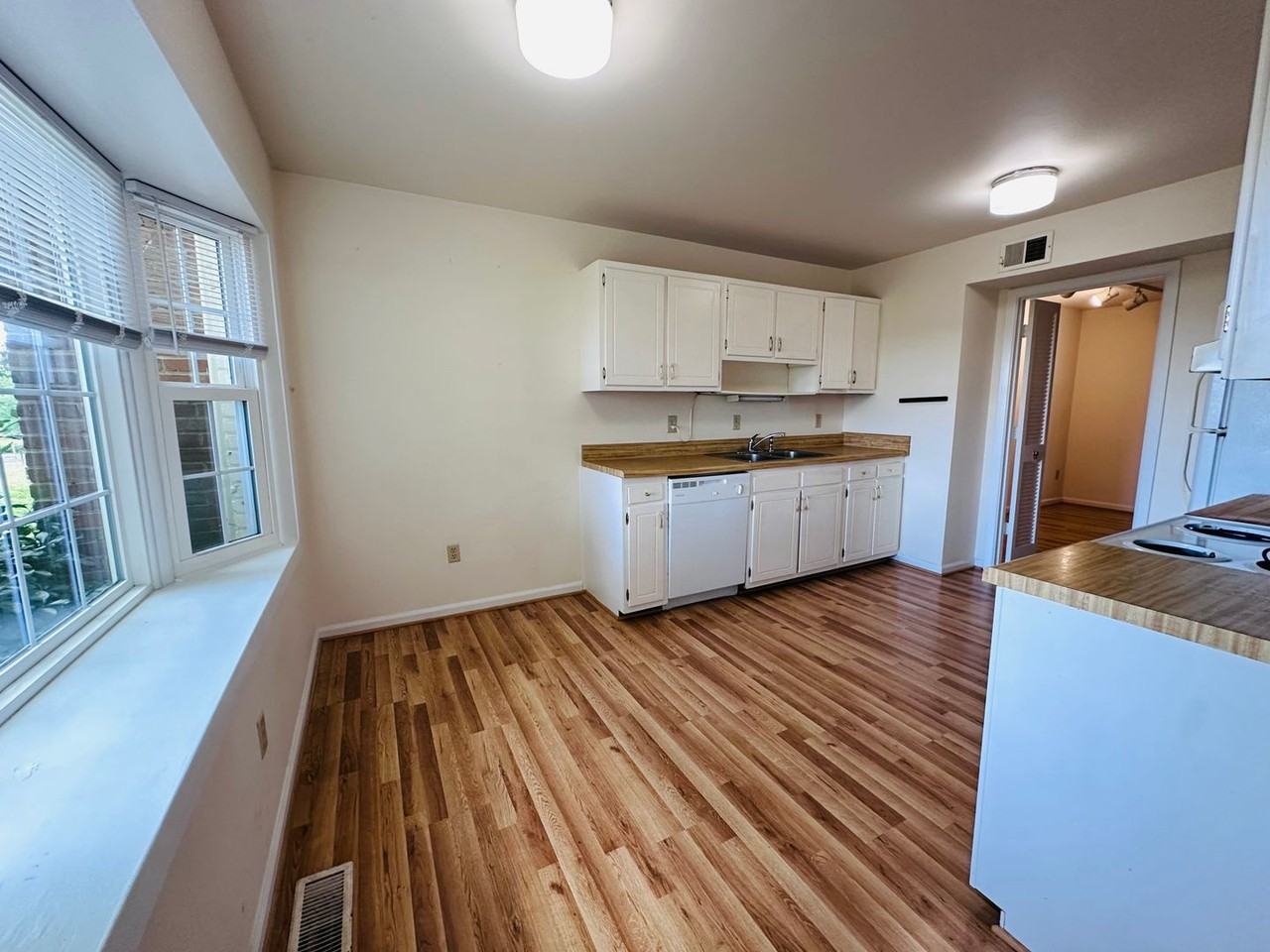 109 Yorkshire Ct - Photo 4 of 14