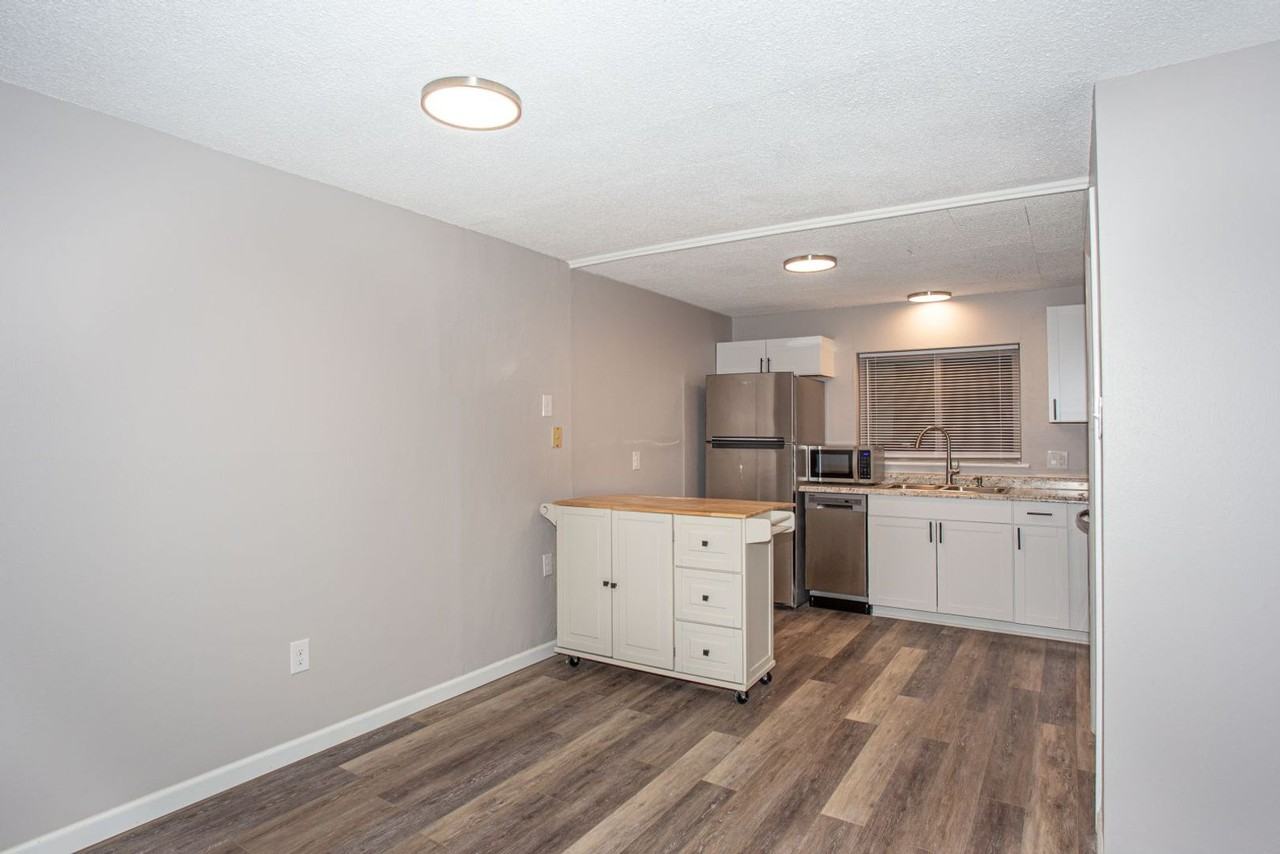 1A Tyrollean Terrace Bld C - Photo 2 of 17