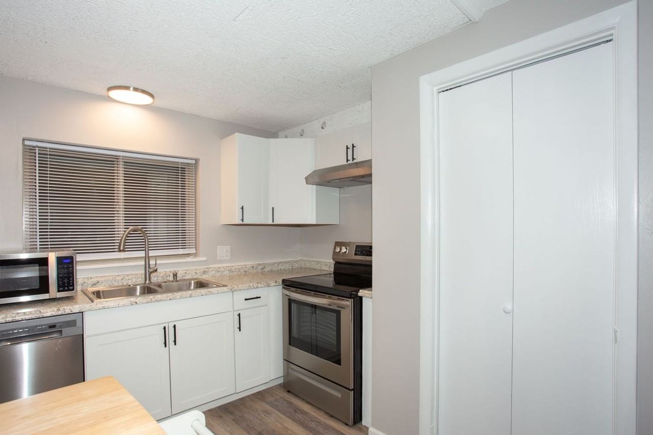 1A Tyrollean Terrace Bld C - Photo 3 of 17