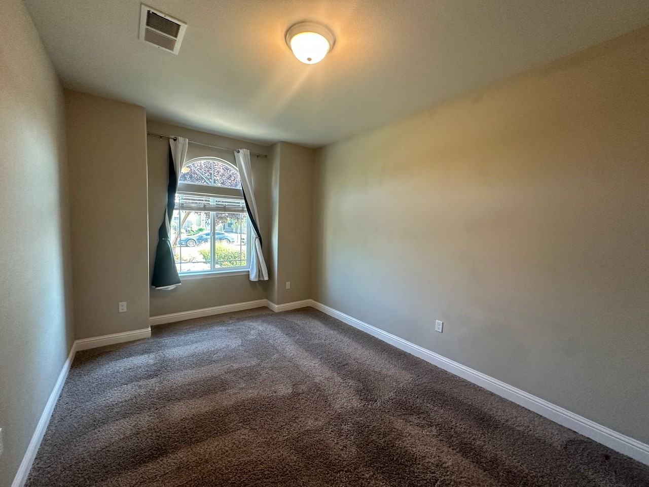 462 Hart Dr - Photo 3 of 28