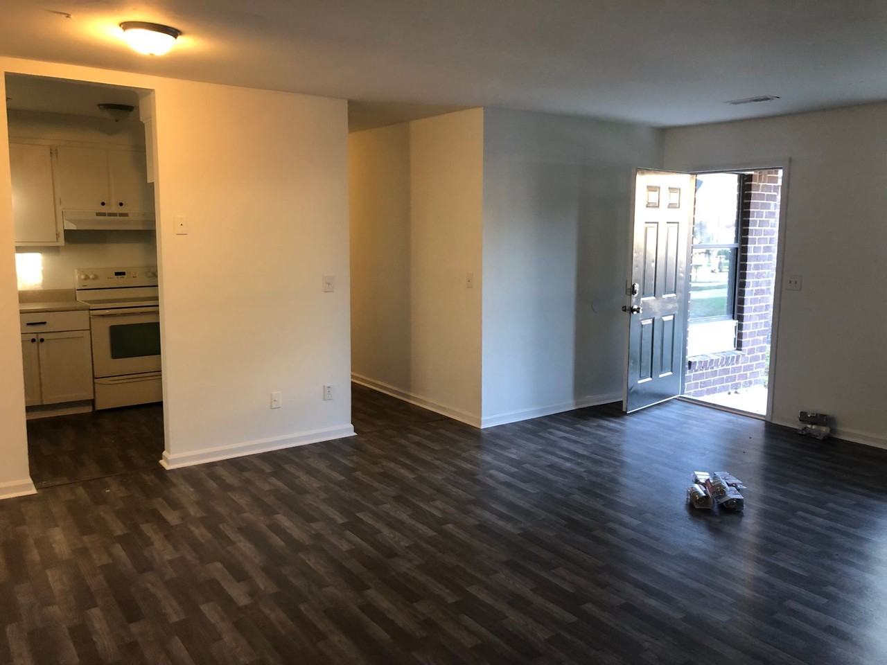 Huge 3 bedroom unit in popular Summerville! - Photo 2 of 7