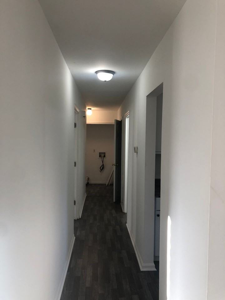 Huge 3 bedroom unit in popular Summerville! - Photo 3 of 7