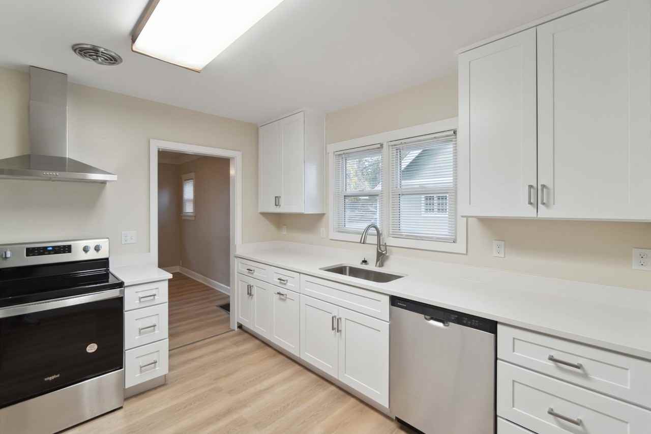 208 W 23rd Ave - Photo 2 of 35