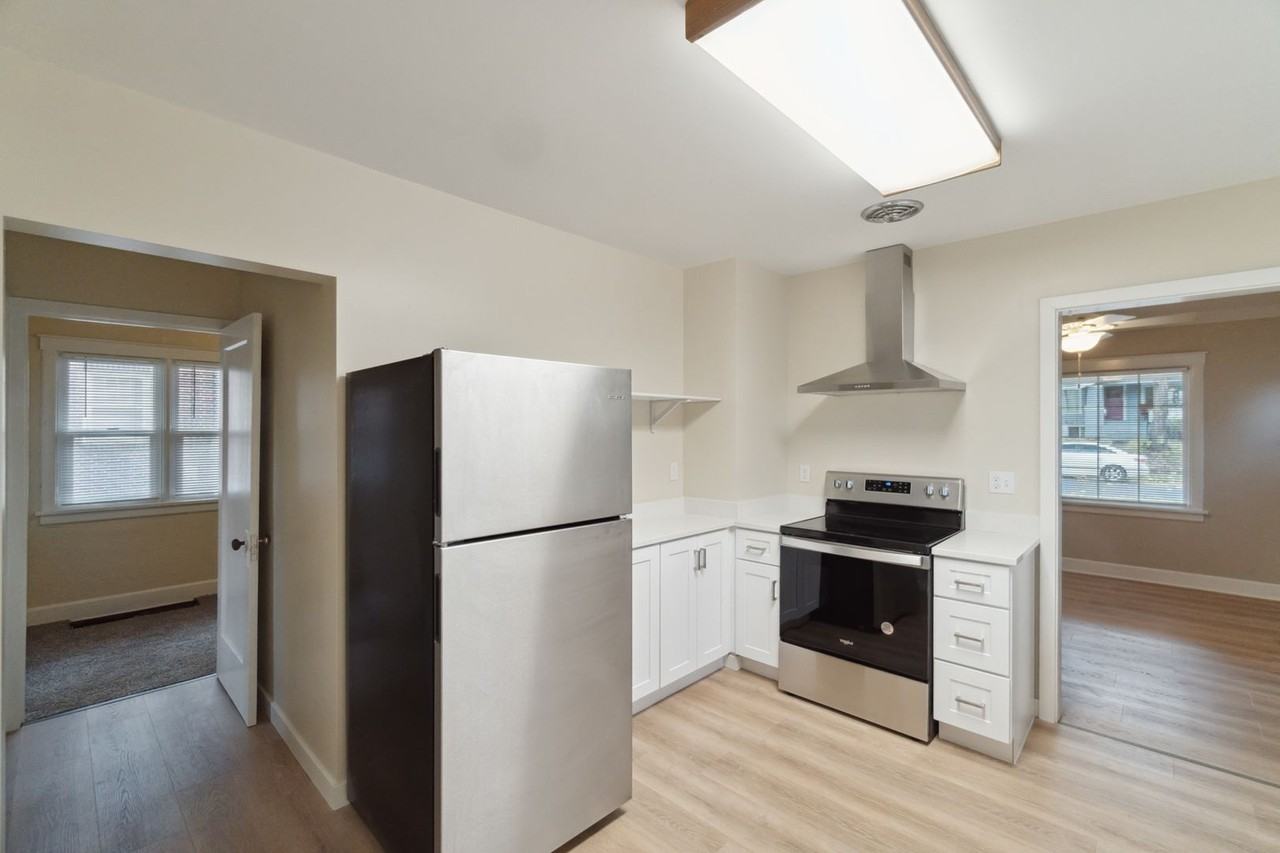208 W 23rd Ave - Photo 3 of 35
