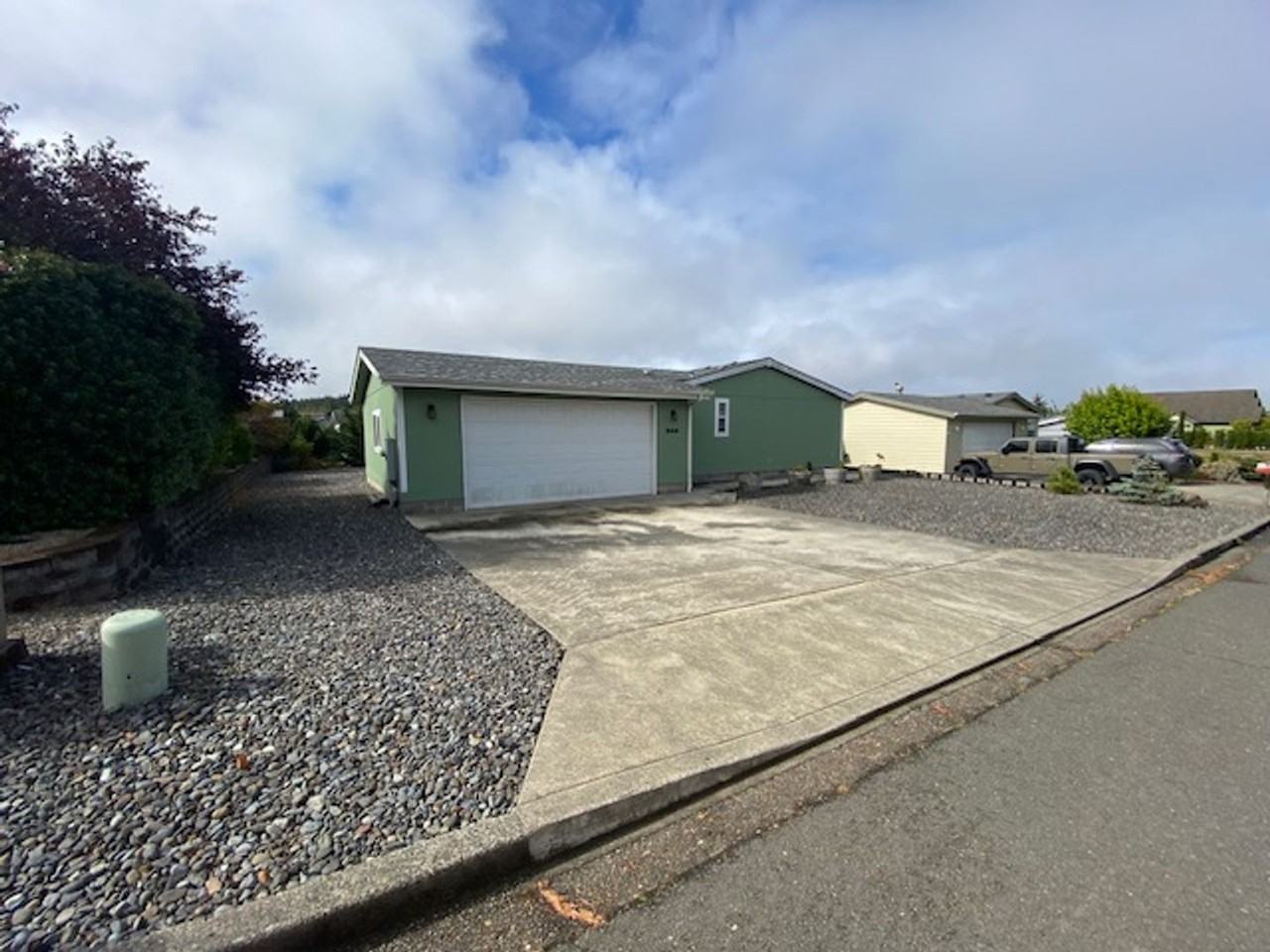 949 Blanco Ave - Photo 3 of 28