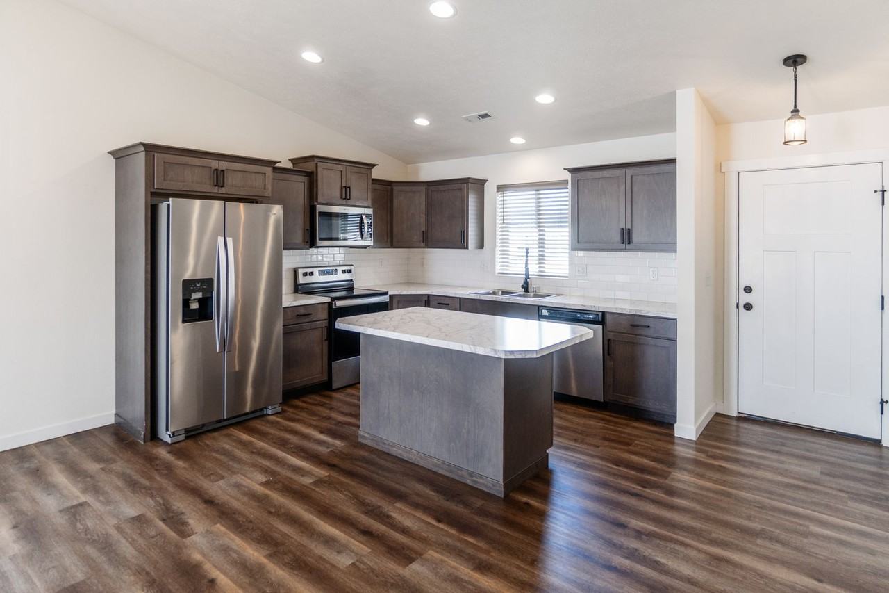 10612 W Salmonberry Rd - Photo 2 of 22