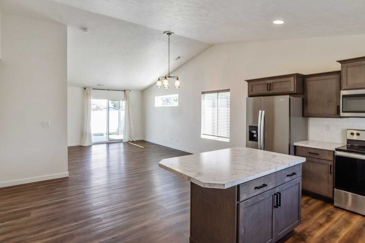 10612 W Salmonberry Rd - Photo 3 of 22