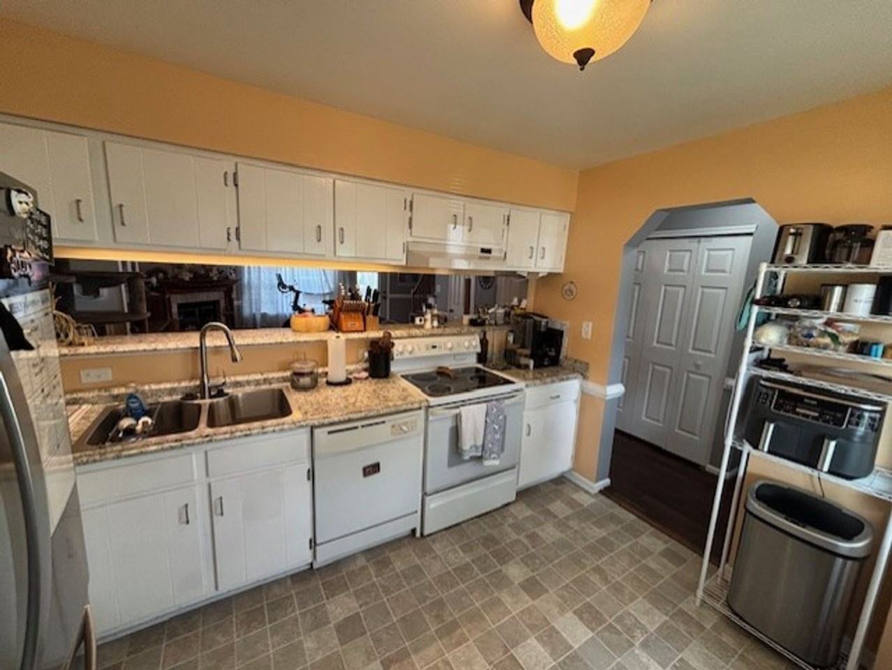 1220 Basswood Ct - Photo 2 of 14