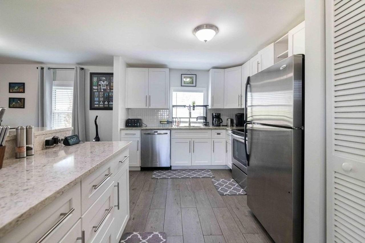 915 3rd St - Photo 2 of 33