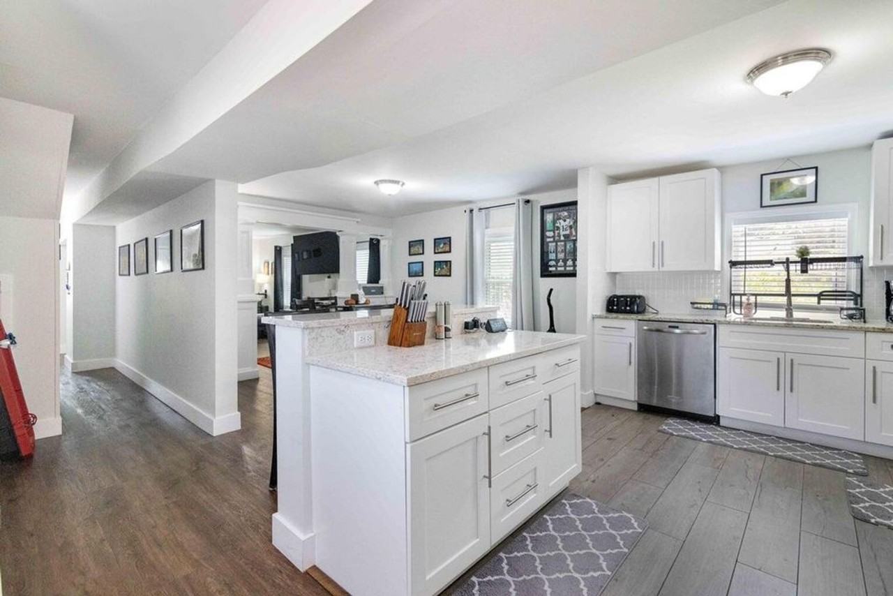 915 3rd St - Photo 3 of 33