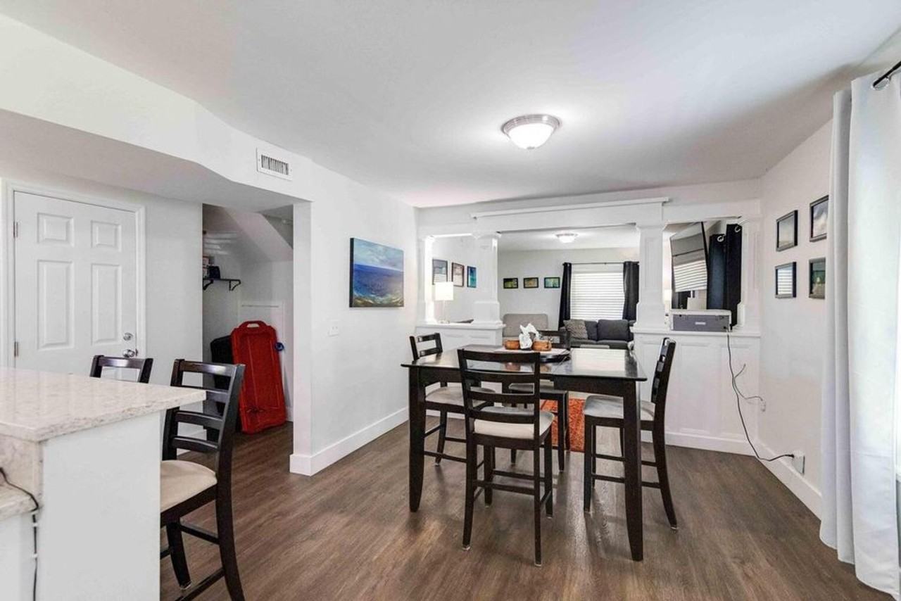 915 3rd St - Photo 4 of 33