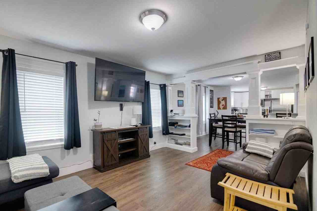 915 3rd St - Photo 6 of 33