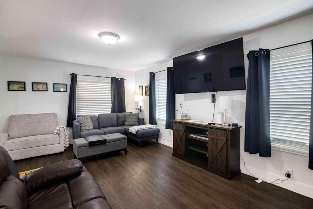 915 3rd St - Photo 7 of 33