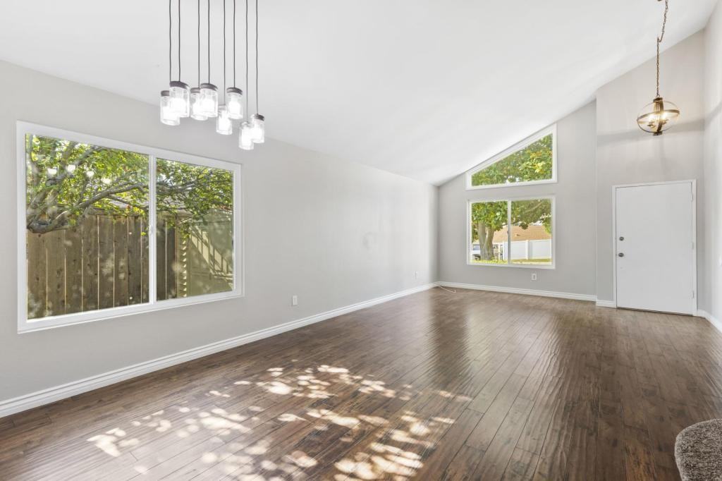 218 Skyridge Ln - Photo 3 of 24