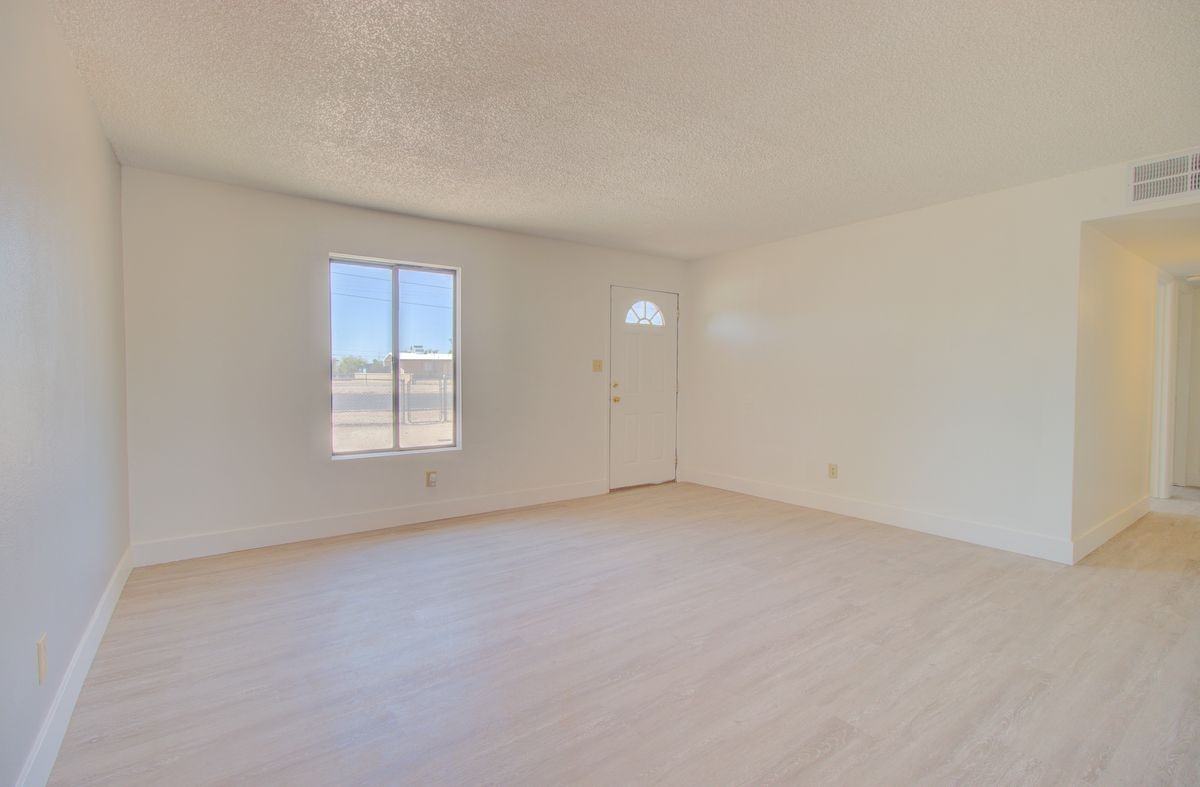 518 W Battaglia Rd - Photo 3 of 21