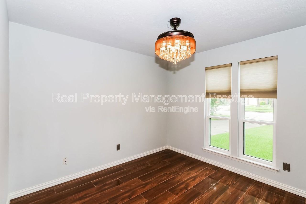 826 Bradwell Dr - Photo 3 of 20