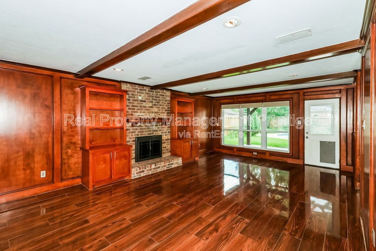 826 Bradwell Dr - Photo 4 of 20