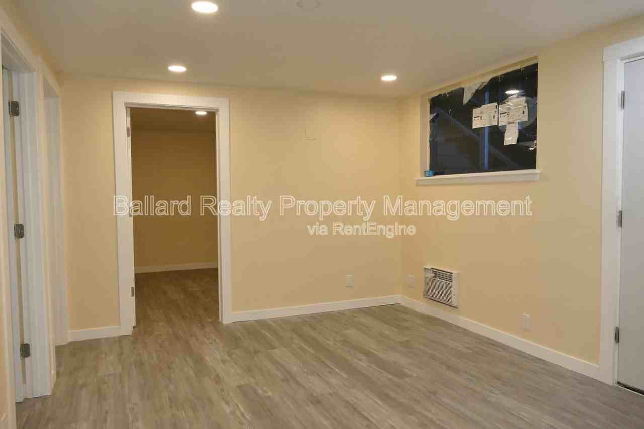 469 N 36th St #B - Photo 7 of 15