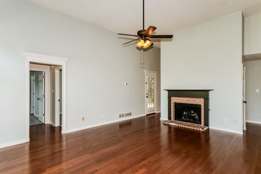 10102 Fox Hunt Dr - Photo 4 of 16