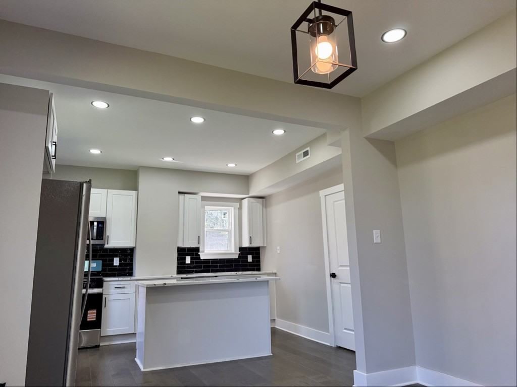 212 Glover St - Photo 5 of 12