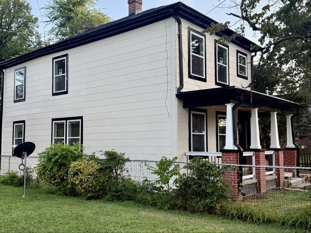 212 Glover St - Photo 3 of 12