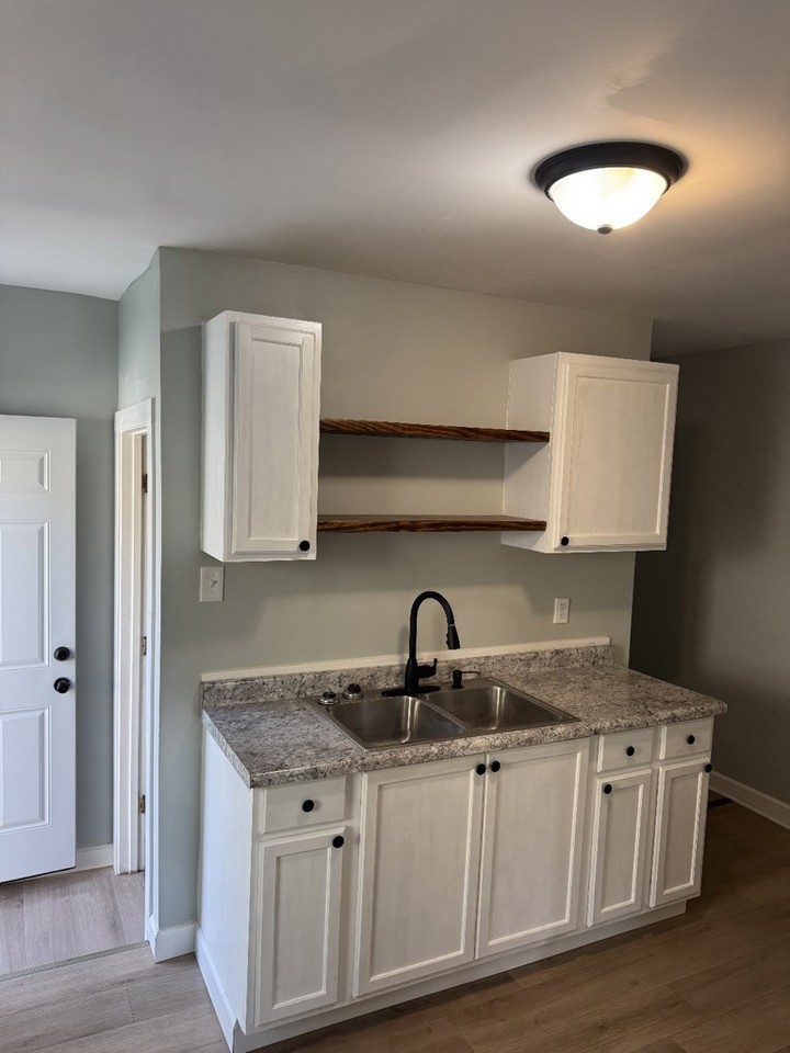 1705 E 34th St #1707 - Photo 4 of 9