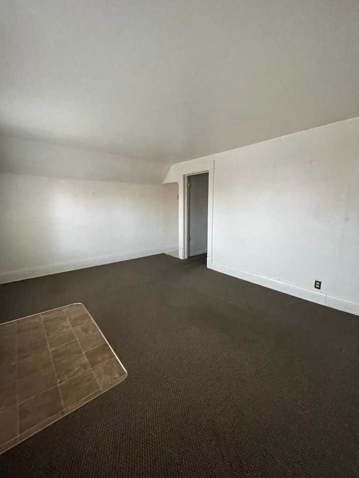 524 Gladstone St #1 - Photo 3 of 13