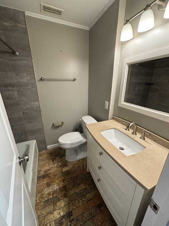 304 Meadowbrook Dr - Photo 7 of 17