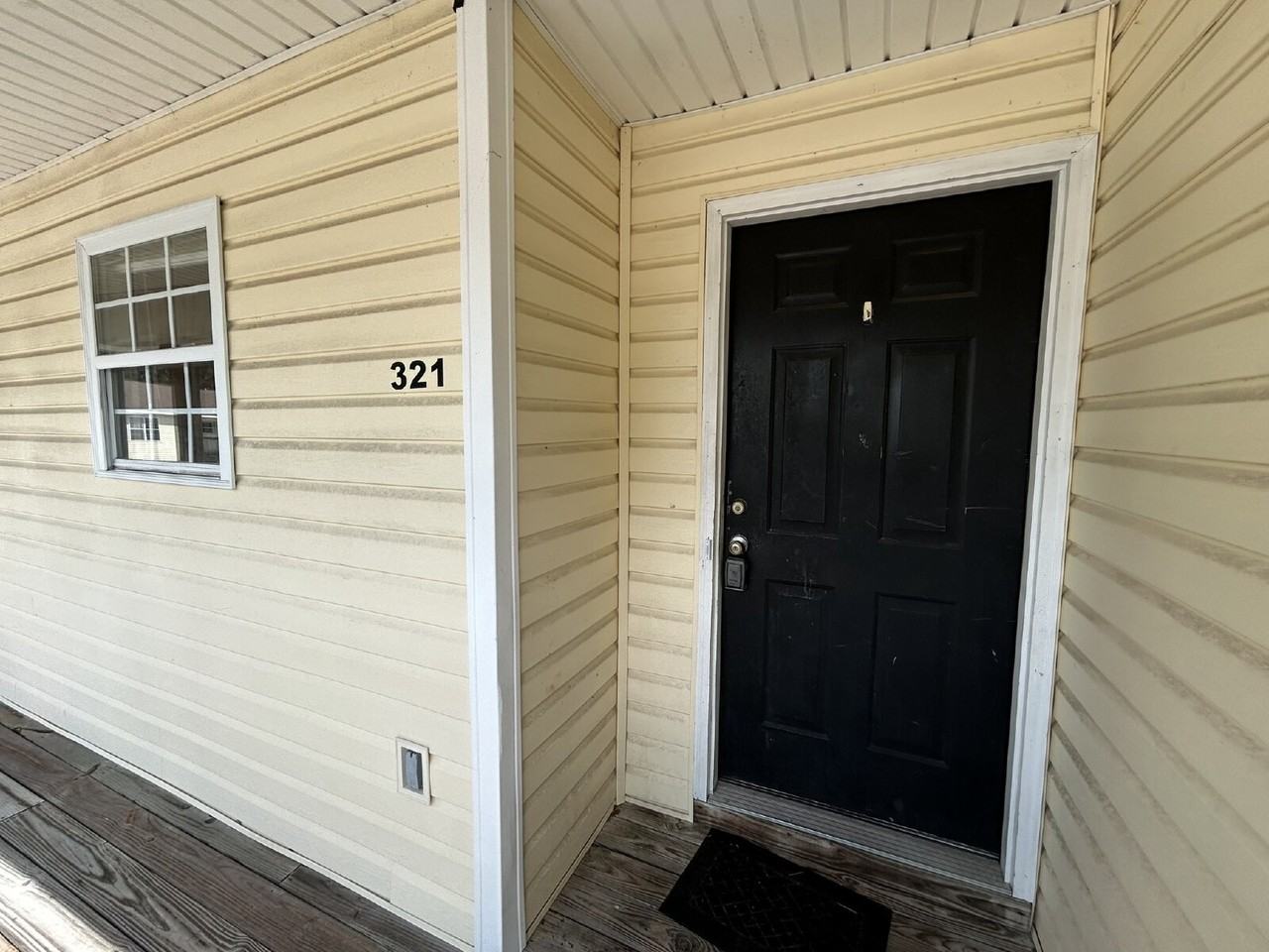 101 Hall St - Photo 2 of 10