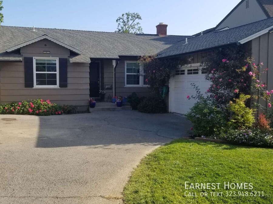 13400 Weddington St - Photo 3 of 37