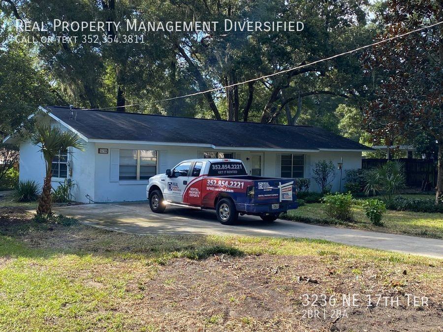 3236 Ne 17th Ter - Photo 2 of 30