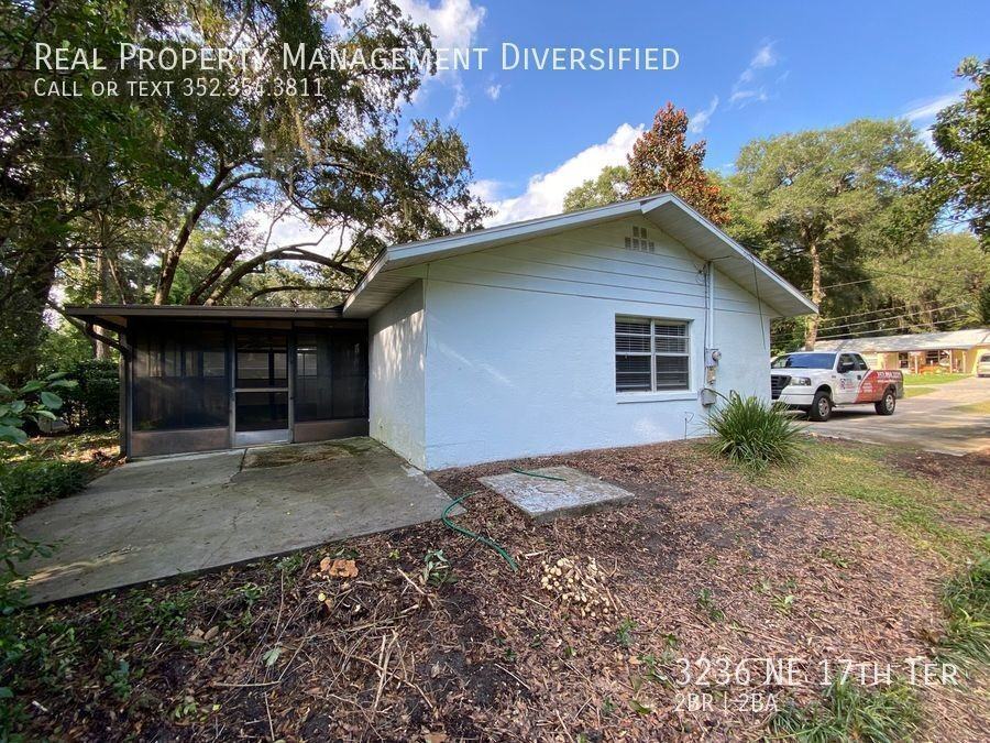 3236 Ne 17th Ter - Photo 4 of 30