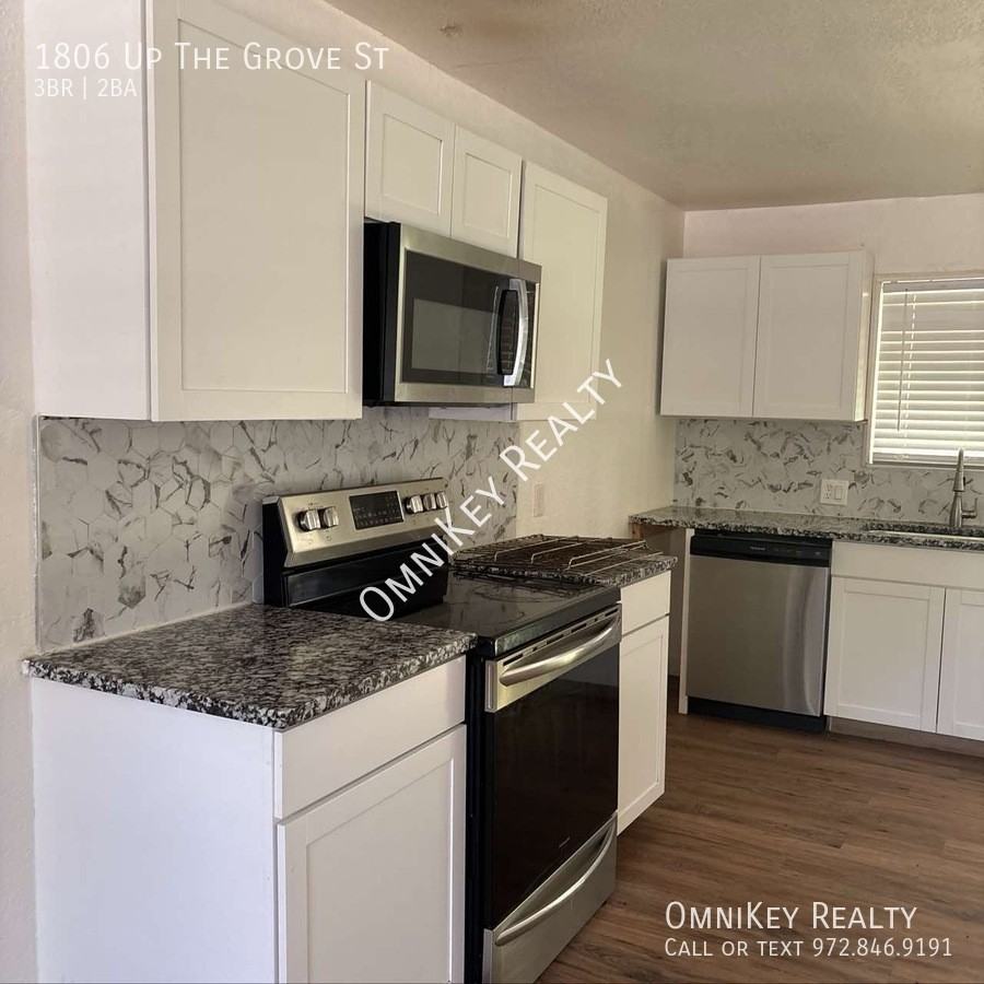 1806 Up The Grove St