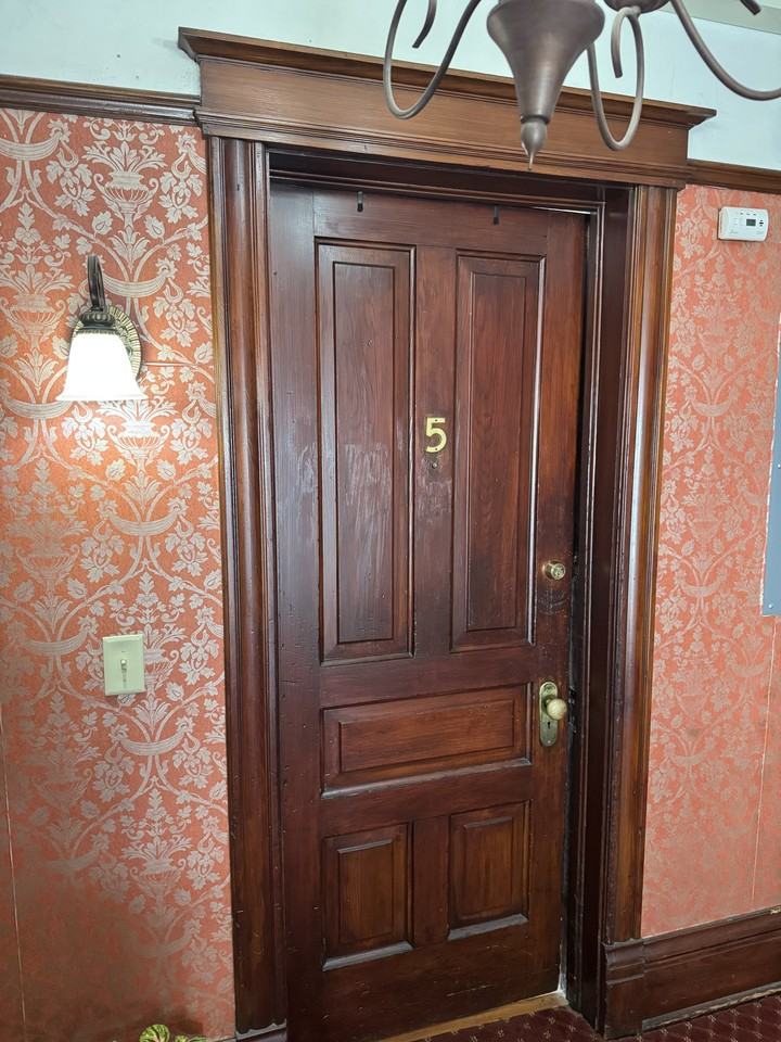 407 Wisconsin Ave #5 - Photo 6 of 15