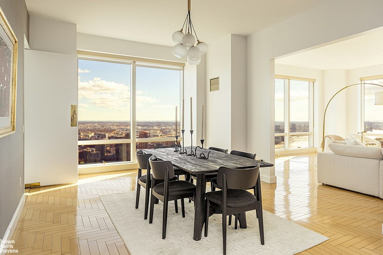 845 United Nations Plz #62B - Photo 3 of 12