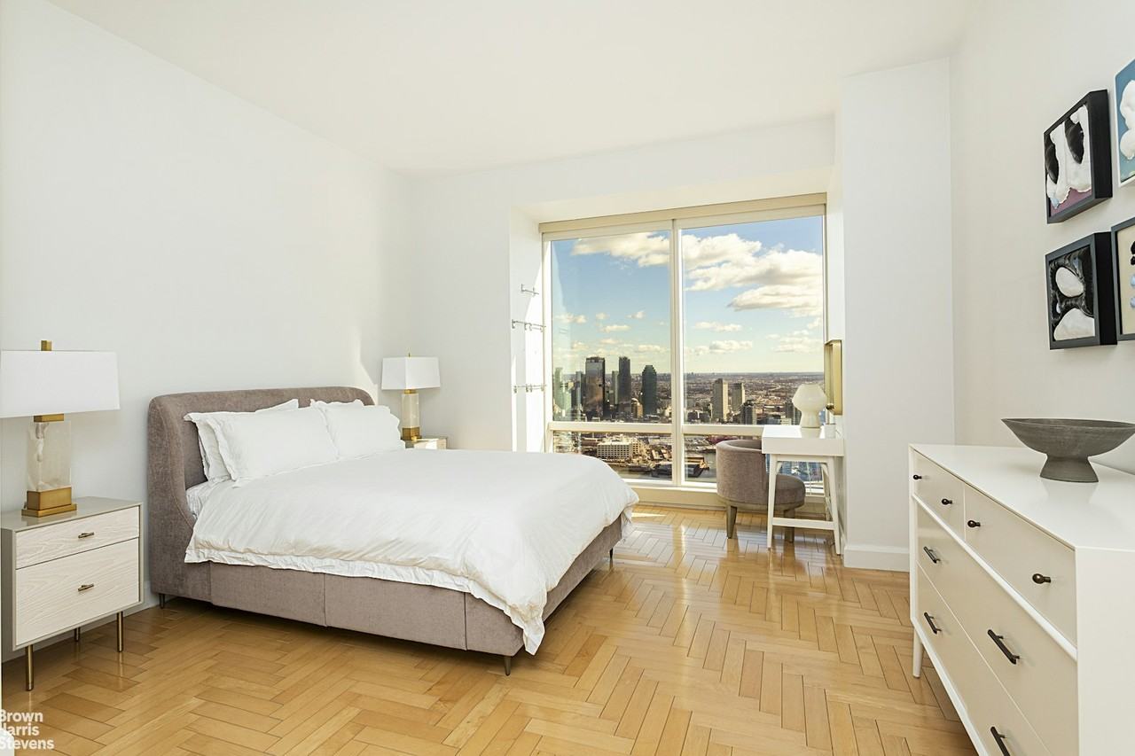 845 United Nations Plz #62B - Photo 5 of 12