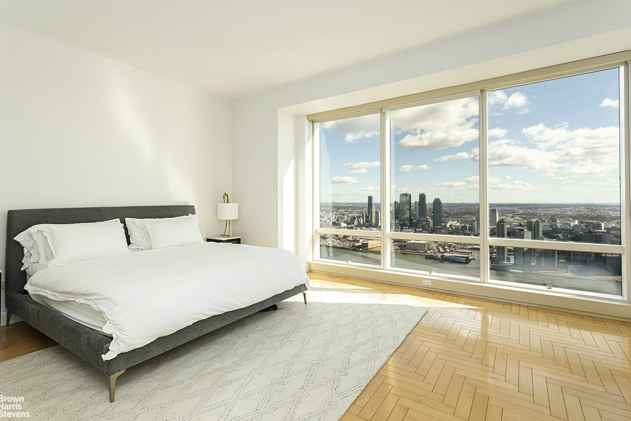 845 United Nations Plz #62B - Photo 6 of 12