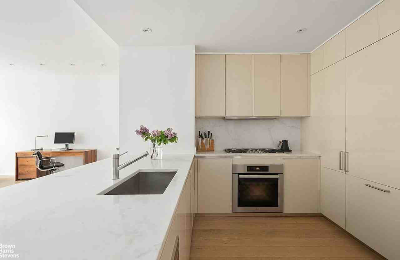 77 Warren St #4 - Photo 4 of 9