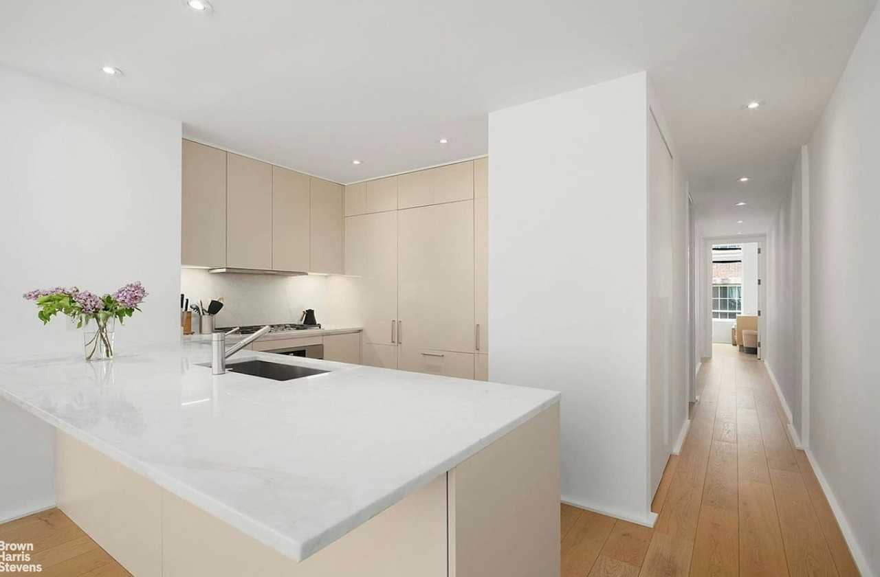 77 Warren St #4 - Photo 5 of 9