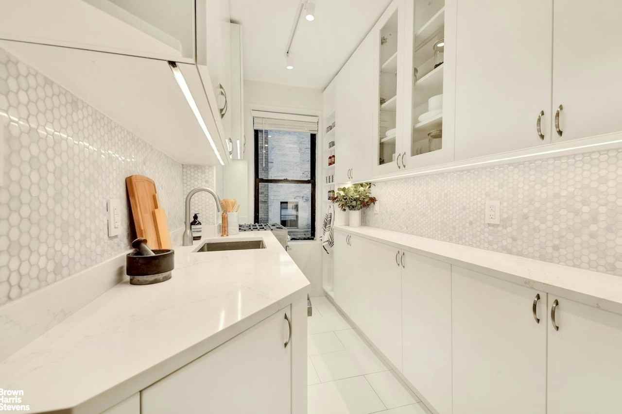 226 E 12th St #4A - Photo 5 of 8