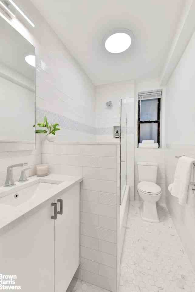 226 E 12th St #4A - Photo 6 of 8